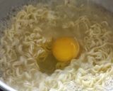 Foto langkah ke 2 dari resep Indomie Santan Mentega.