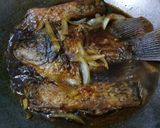 Foto langkah ke 4 dari resep Gurame Kecap Lada Hitam.
