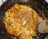 Foto langkah ke 4 dari resep Bihun Goreng.