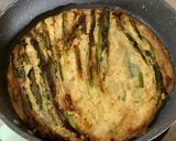 Foto langkah ke 5 dari resep Pajeon (Korean Scalion Pancake).