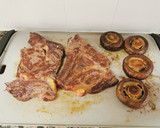 Foto del paso 3 de la receta: Txuleton de vaca 'Rubia' gallega amb Portobellos gegants