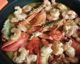 Foto del paso 10 de la receta: Arroz caldoso de bogavantes y langostinos al whisky con coquinas al ajillo