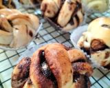 Foto langkah ke 7 dari resep Chocolate and Cheese Knots Bread.