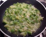 Foto del passaggio 3 della ricetta Pappardelle con cavolfiore verde, crema di ricotta e provola piccante, speck croccante