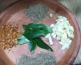 A picture of step 1 of Mash ki tarkay wali daal.