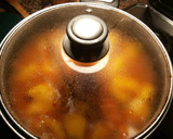 Foto del paso 16 de la receta: Salmonete con patatas, en salsa thai y azafrán
