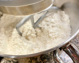 Foto del paso 3 de la receta: Cookies blandas con cacahuetes, con chocolate y con coco
