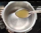 A picture of step 1 of Bhindi pyaz fry recipe.