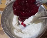 A picture of step 4 of Strawberry cream cheesecake glass shot.