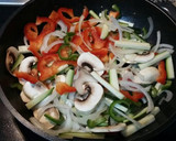 Foto del paso 4 de la receta: Ramen noodles con verduras y gambas