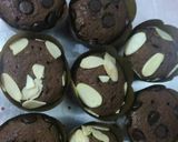 Foto langkah ke 6 dari resep Muffin Coklat Panggang.