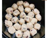 รูปขั้นตอนการทำที่ 2 ของ 🐙ลูกชิ้นปลาหมึกทอดไร้น้ำมัน Squid Meatballs in Air fryer