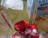 Foto langkah ke 2 dari resep 43. Dalgona Strawberry.