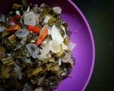 Foto langkah ke 7 dari resep Tumis sawi asin.