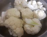 A picture of step 3 of Gobhi paratha or cauliflower paratha.