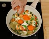 Foto langkah ke 3 dari resep Orak-Arik Tahu Telur Devina Hermawan.