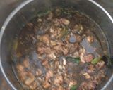 Foto langkah ke 4 dari resep Rawon Ayam dan Telur Bacem .