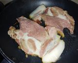 Foto del paso 2 de la receta: Chuleta de lomo ahumado en salsa
