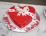 A picture of step 4 of Blood red heart shape cake.