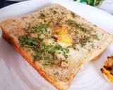Une image de l'étape 5 de Tartines façon croque monsieur aux œufs coulant 😋 et son toast au fromage fondu.
