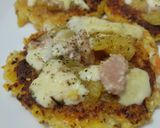 Foto del paso 7 de la receta: Pizzas hawaianas con base de coliflor, zanahoria y papa🍍🧀🍕🥔🥙🥕🧀