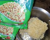 A picture of step 1 of Noodles with mayonnaise and cream.