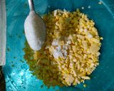 Foto langkah ke 2 dari resep Lepet Jagung Manis dan Gurih.
