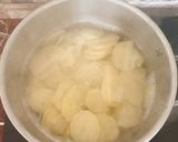 Hình bước làm 2 của món Khoai Tây Xào Cà Chua