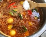 Gambar langkah 5 resipi Tom Yam Ayam ala Thai.