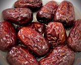 Hình bước làm 2 của món Đuôi Heo Hầm Táo Đỏ Bắp Mỹ Kỷ Tử
