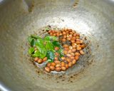 A picture of step 1 of Puffed rice masala.