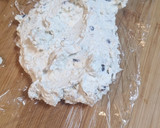 Foto del paso 2 de la receta: Rulo de queso azul con frutos secos