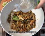 Foto langkah ke 6 dari resep Oseng Kerang Hijau.