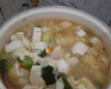 Foto langkah ke 3 dari resep Sup enoki, Sawi, tahu putih.