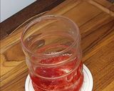Foto langkah ke 2 dari resep Strawberry Matcha Latte.