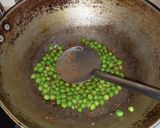 A picture of step 1 of Green peas pulao.