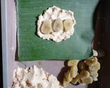 Foto langkah ke 3 dari resep Pisang Kukus Selimut Singkong.