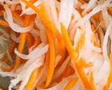 Hình bước làm 2 của món Salat củ cải, cà rốt