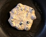 A picture of step 6 of Spelt blueberry pancakes with tahini sauce - vegan.