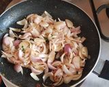 A picture of step 1 of Malai do pyaza.