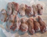 Foto del paso 1 de la receta Alitas de pollo a las finas hierbas