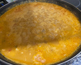 Foto del paso 3 de la receta: Arroz al azafrán con lubina y calamar