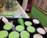 Foto langkah ke 4 dari resep Bolu kukus semangka.