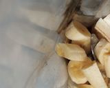 A picture of step 1 of Banana milk shake.