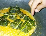Foto langkah ke 8 dari resep Buntil Daun Pepaya Teri Medan Tanpa Pahit.