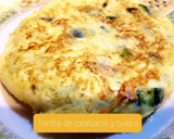 Foto del paso 6 de la receta: Tortilla de calabacín y queso