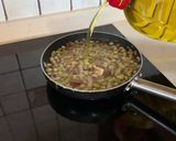 Foto del paso 2 de la receta: Habitas, bacalao y setas