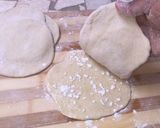 A picture of step 4 of Pastry samosas.