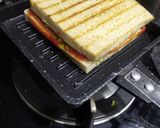 A picture of step 8 of Green peas sandwich.