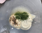 Foto del paso 4 de la receta: Ensalada de pasta con queso y pepinillos 🥒🧀